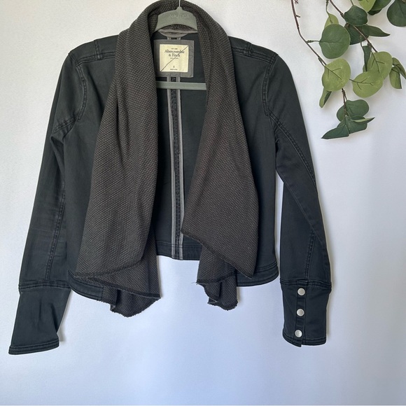 Abercrombie & Fitch Jackets & Blazers - Abercrombie & Fitch | Women's Jacket | Gray | Used | Small